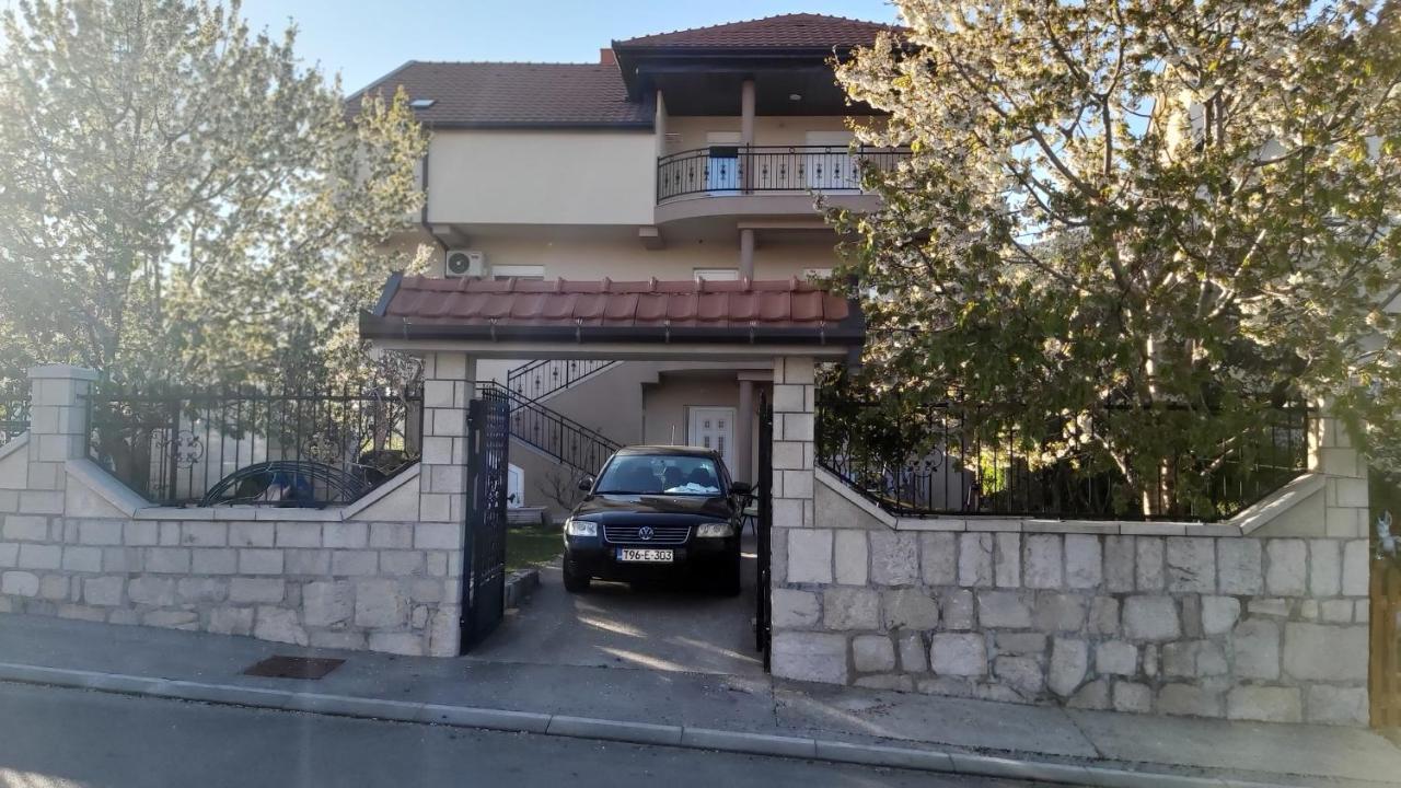 Apartments Pravica Τρέμπινιε Εξωτερικό φωτογραφία